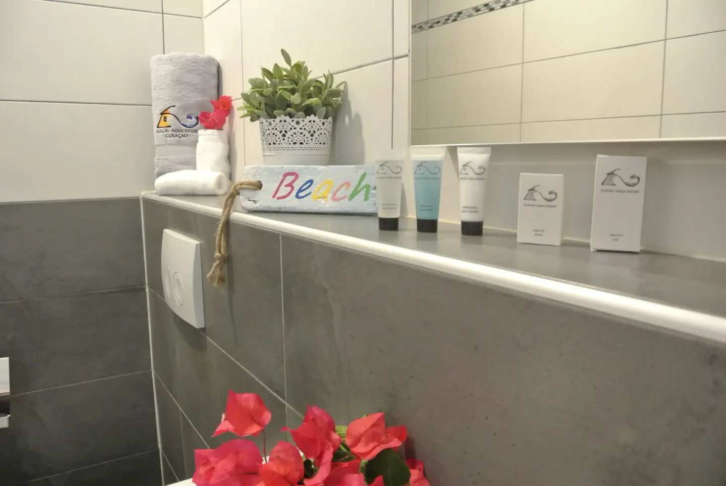 Standard Room bathroom shelf with towels and bath amenities at Kunuku Resort Curacao.