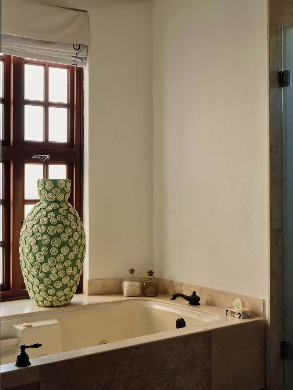 Bathroom tub in a One Bedroom Garden View Residence at Las Ventanas al Paraiso.