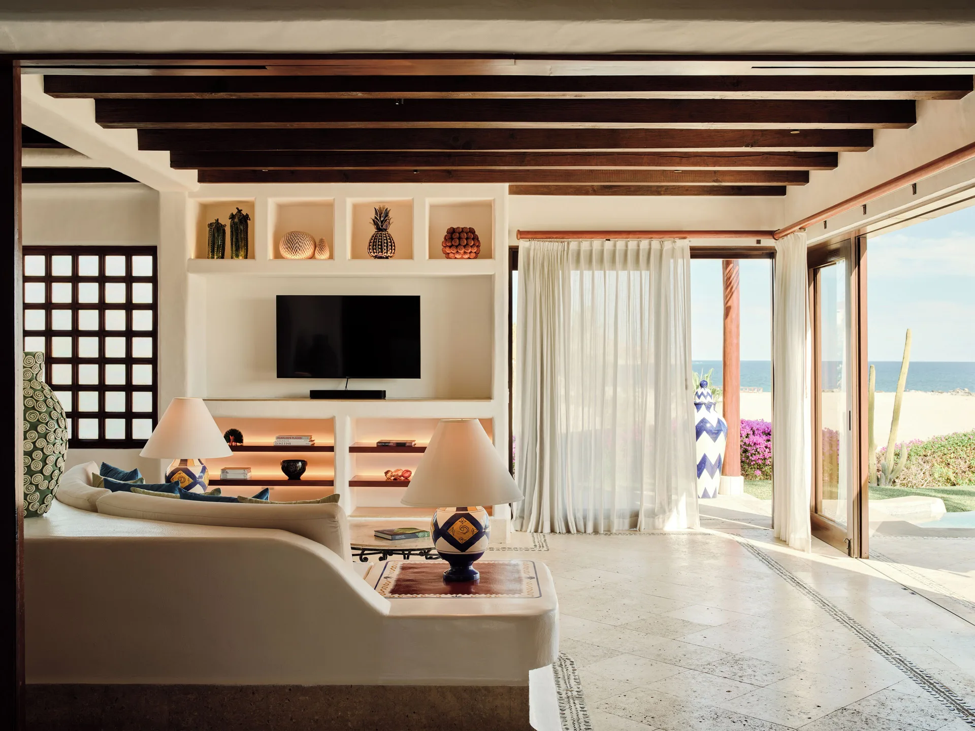 Living room of a One Bedroom Oceanfront Villa at Las Ventanas al Paraiso with terrace and sea view.