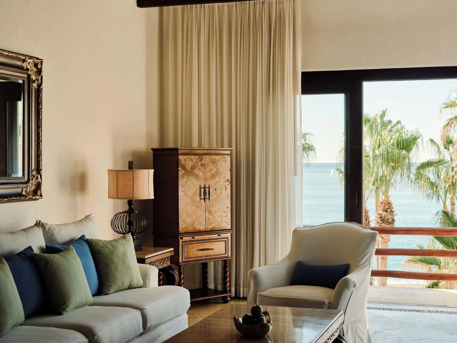 Living room of a One Bedroom Oceanview Residence at Las Ventanas al Paraiso with sea view.