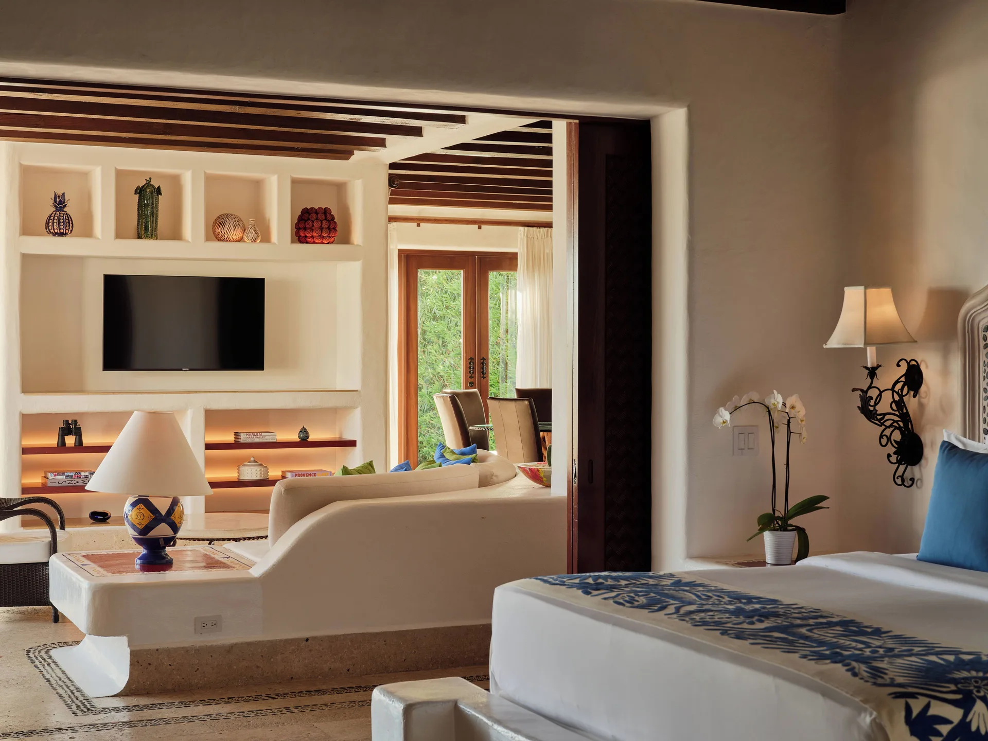 Three-Bedroom Oceanview Villa bedroom and sitting area at Las Ventanas al Paraiso.