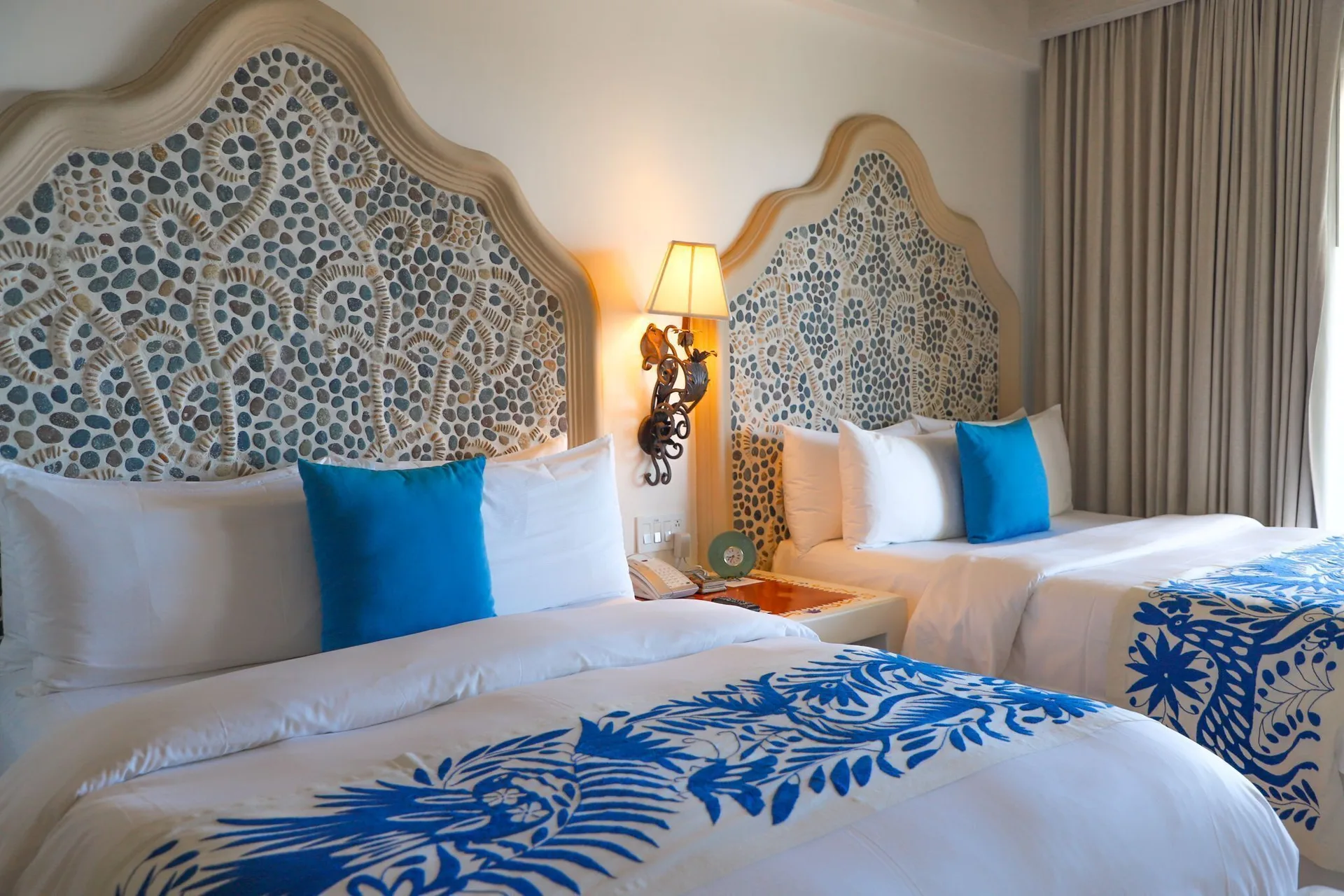 Two Bedroom Gardenview Suite bedroom with two beds at Las Ventanas al Paraiso.