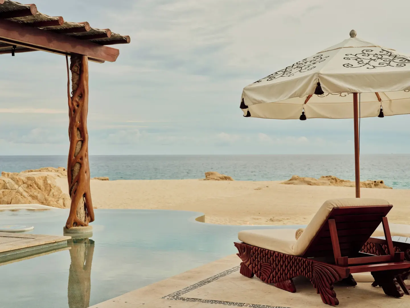 Oceanfront terrace plunge pool and lounger at Las Ventanas al Paraiso.