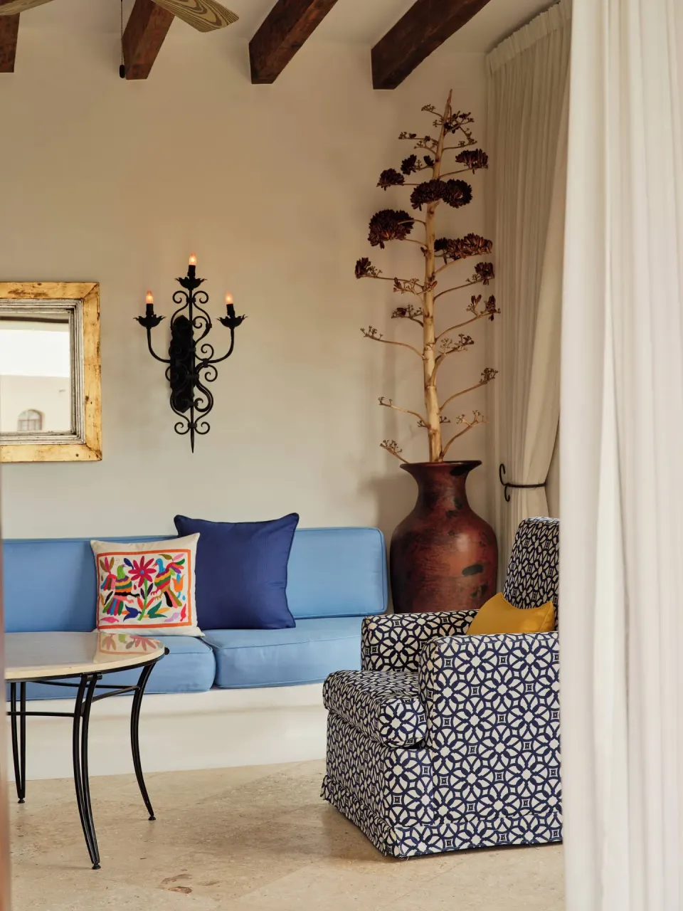 Seating area with blue sofa in the Two Bedroom Oceanview Residence at Las Ventanas al Paraiso.