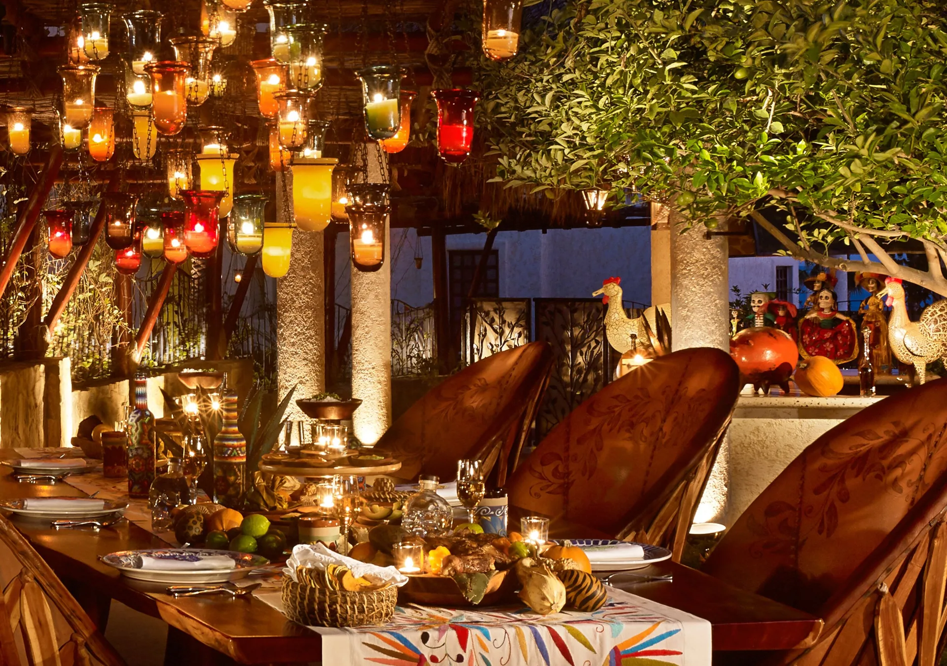 Decorated evening dining table with candles and colorful lanterns at Las Ventanas al Paraiso.