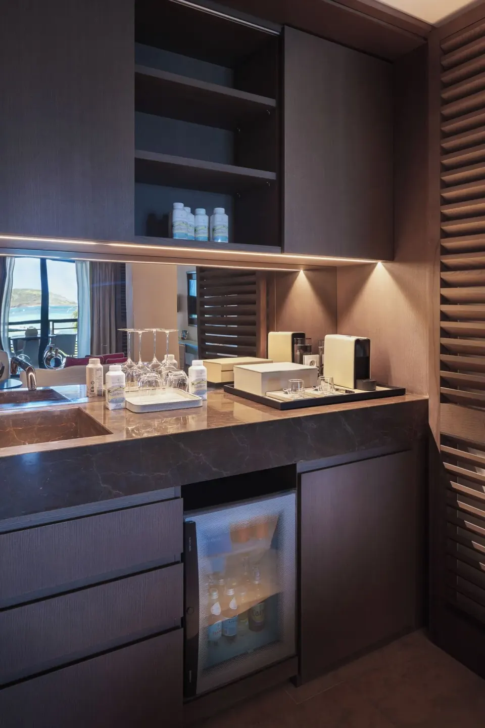 Ocean Signature Suite wet bar with glassware and minibar at Le Barthélemy Hotel & Spa.