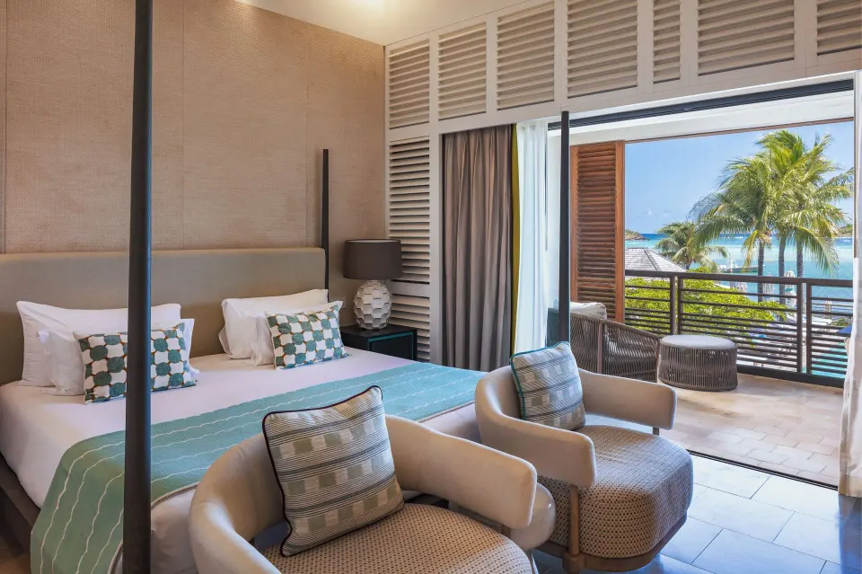 King bed and balcony sea view in Le Barth Océan Vue Mer at Le Barthélemy Hotel & Spa.