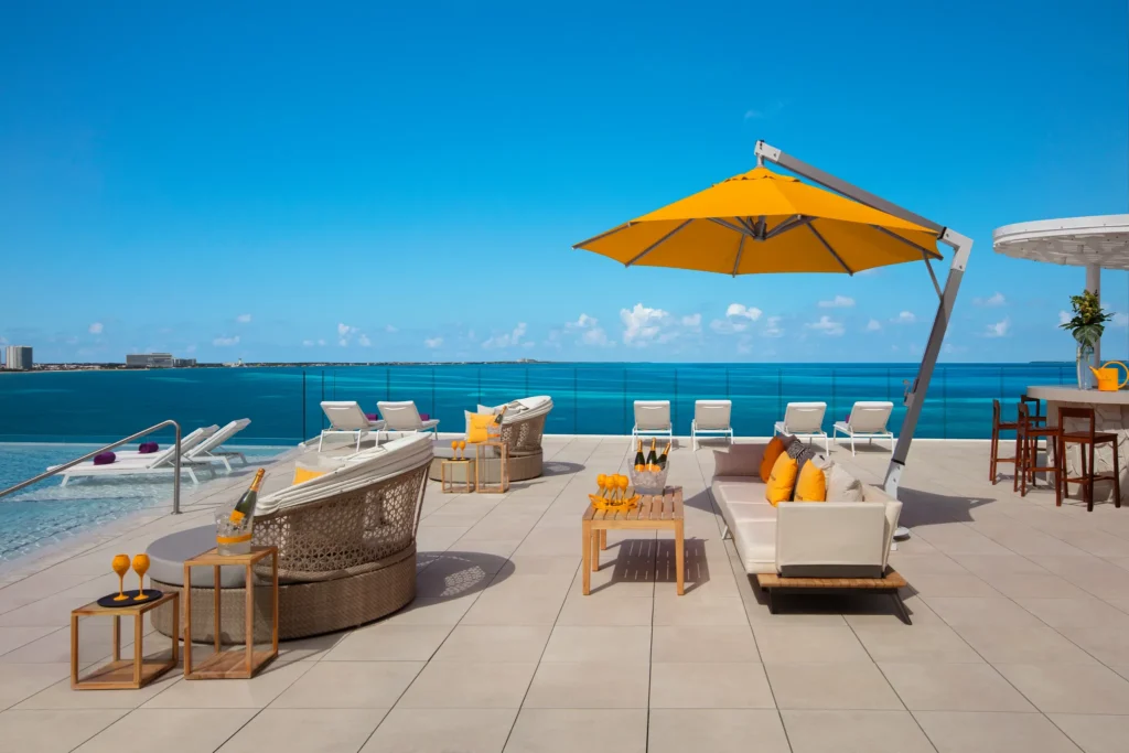 Fizz Champagne & Cocktail Bar at Breathless Cancun Soul featuring upscale seating and premium champagne selection.