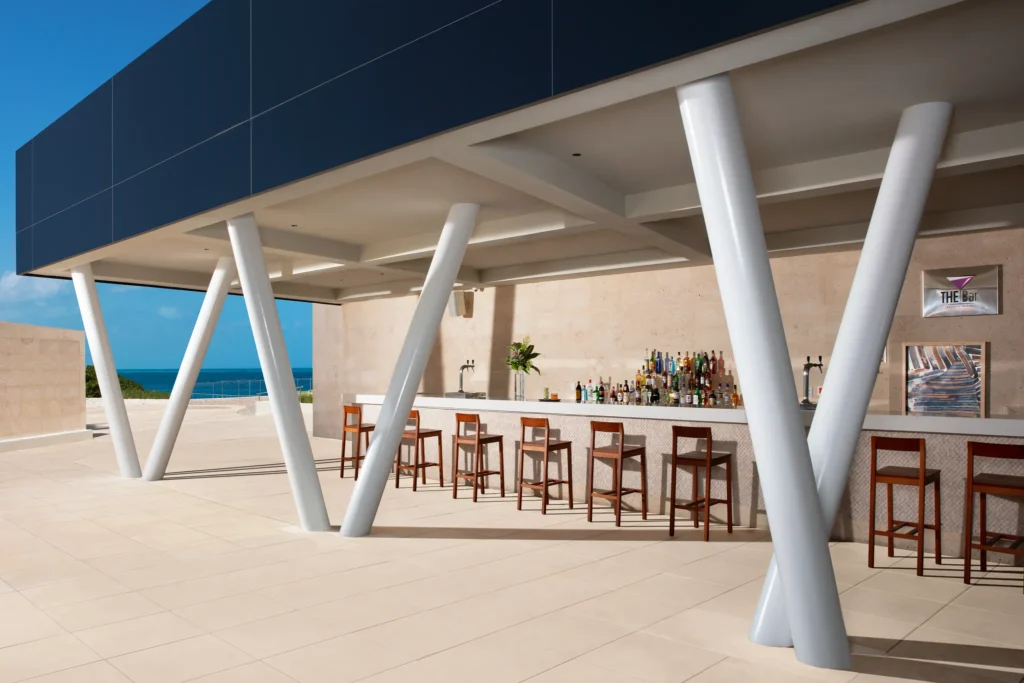 DEEP Swim-Up Bar at Breathless Cancun Soul with infinity pool, lounge chairs, and oceanfront views.