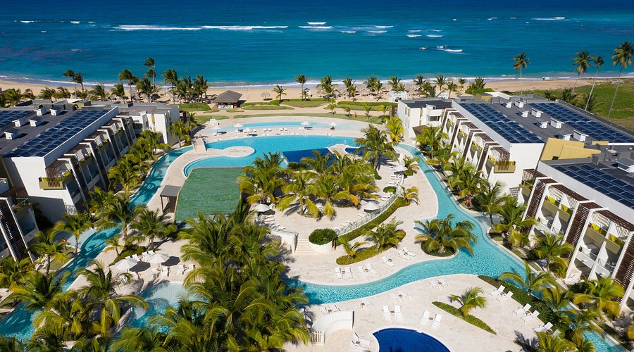 Dreams Onyx Resort & Spa Punta Cana family-friendly all-inclusive with modern pools, beachfront setting, and Unlimited-Luxury amenities.