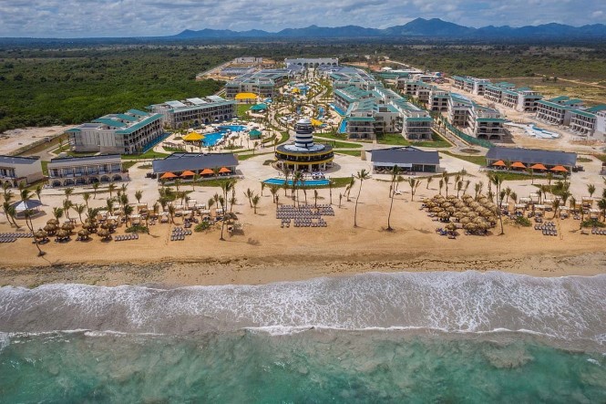 El Beso at Ocean El Faro adults-only boutique resort with romantic suites, intimate pools, and upscale dining in Punta Cana.