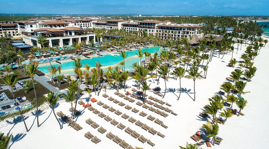 Lopesan Costa Bávaro Resort Spa & Casino family-friendly all-inclusive with expansive pools, casino, and Bávaro Beach location in Punta Cana.