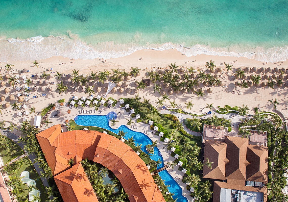 Majestic Elegance Punta Cana luxury all-inclusive resort in Bavaro Beach with expansive pools, elegant architecture, and family-friendly amenities.