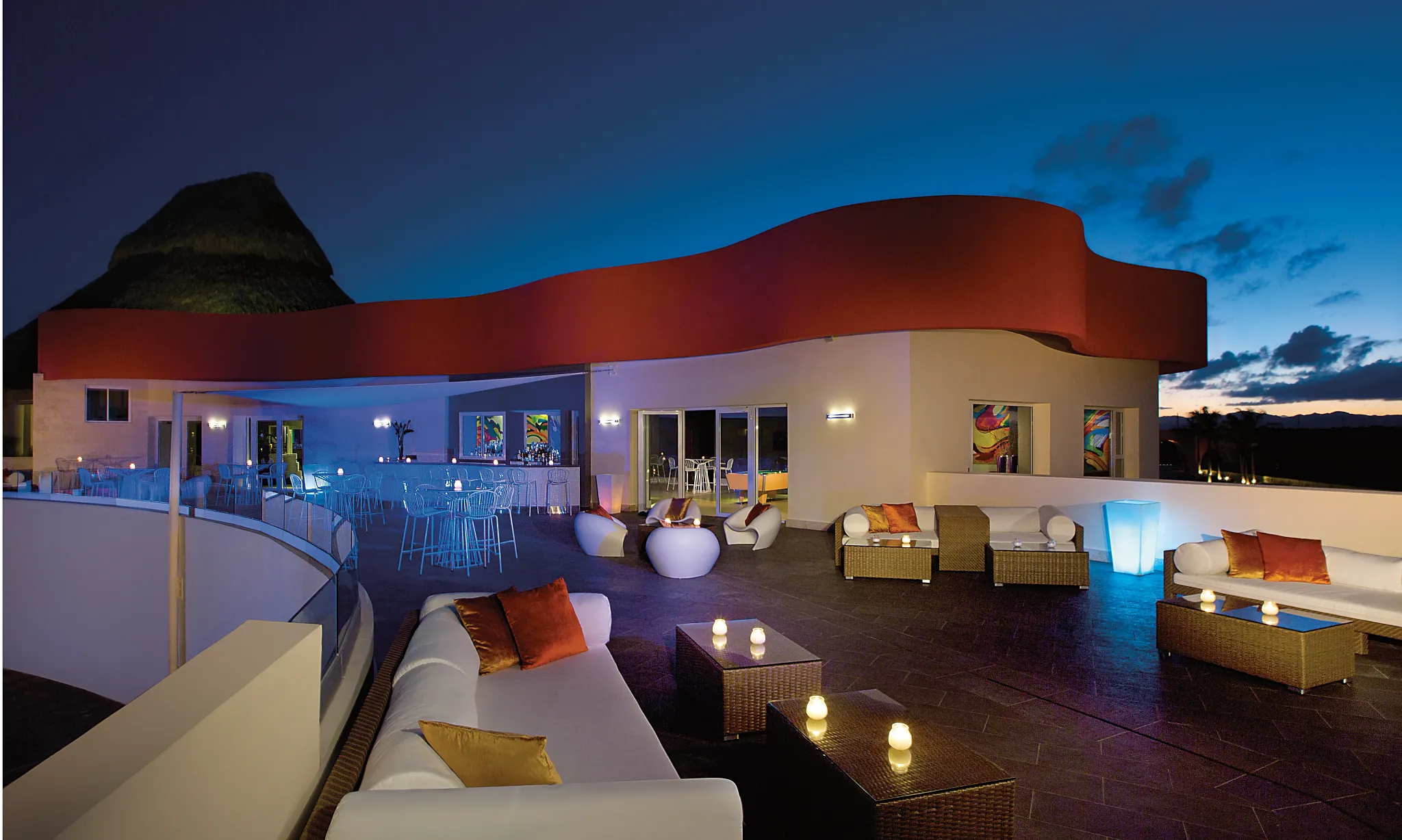 Showstopper Theater Bar at Breathless Punta Cana with live entertainment and cocktails