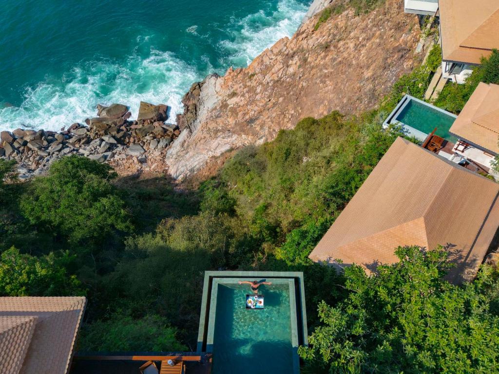 Banyan Tree Cabo Marqués ultra-luxury clifftop resort with private pool villas, ocean views, and world-class spa in Acapulco, Mexico.
