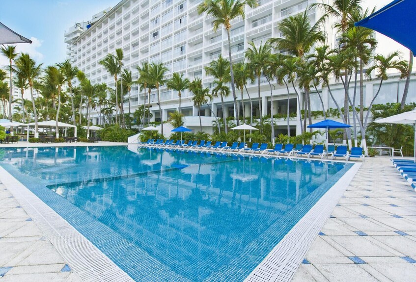 Hotel Elcano Acapulco boutique beachfront hotel on Condesa Beach with classic Mexican hospitality and intimate atmosphere.