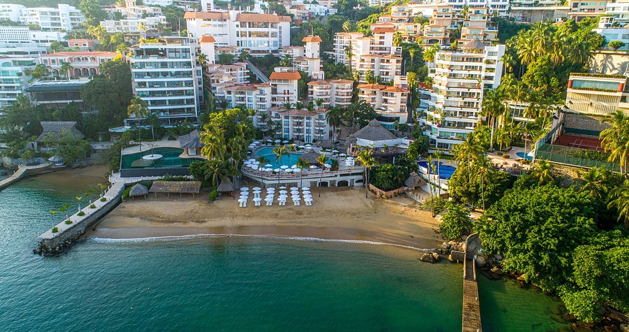 Park Royal Beach Acapulco All-Inclusive Resort beachfront property with pools and ocean views along Acapulco's coastline.