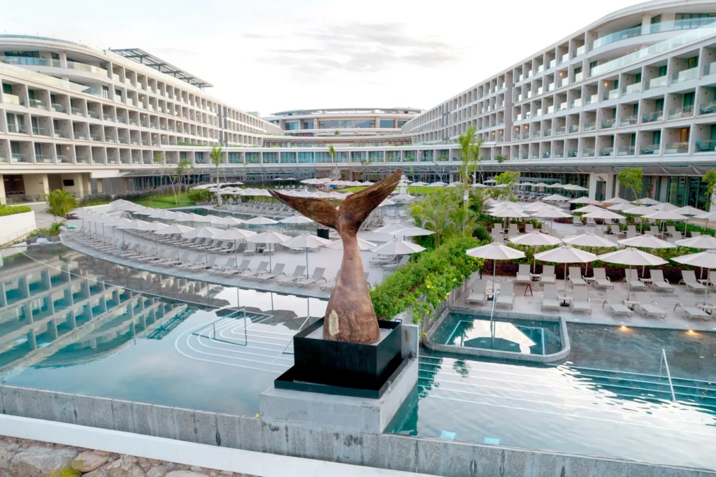 main-pool-courtyard-dreams-bahia-mita
