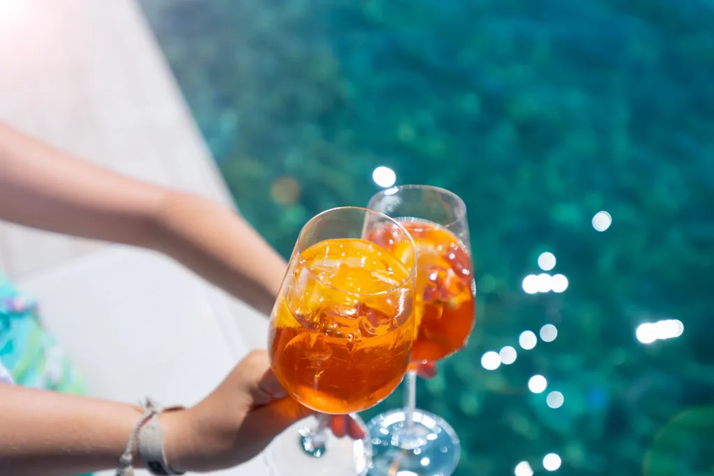 Sea Legs swim-up bar at Dreams Cap Cana Resort & Spa featuring a lively poolside setting, tropical cocktails, and relaxing resort atmosphere.