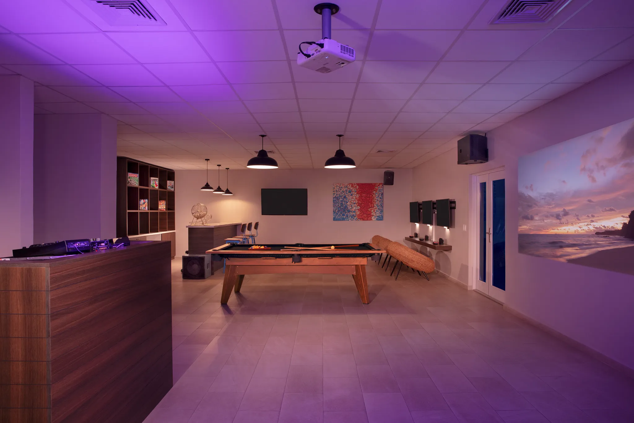 Desires sports bar and nightclub at Dreams Curaçao Resort for games, dancing, and nightlife