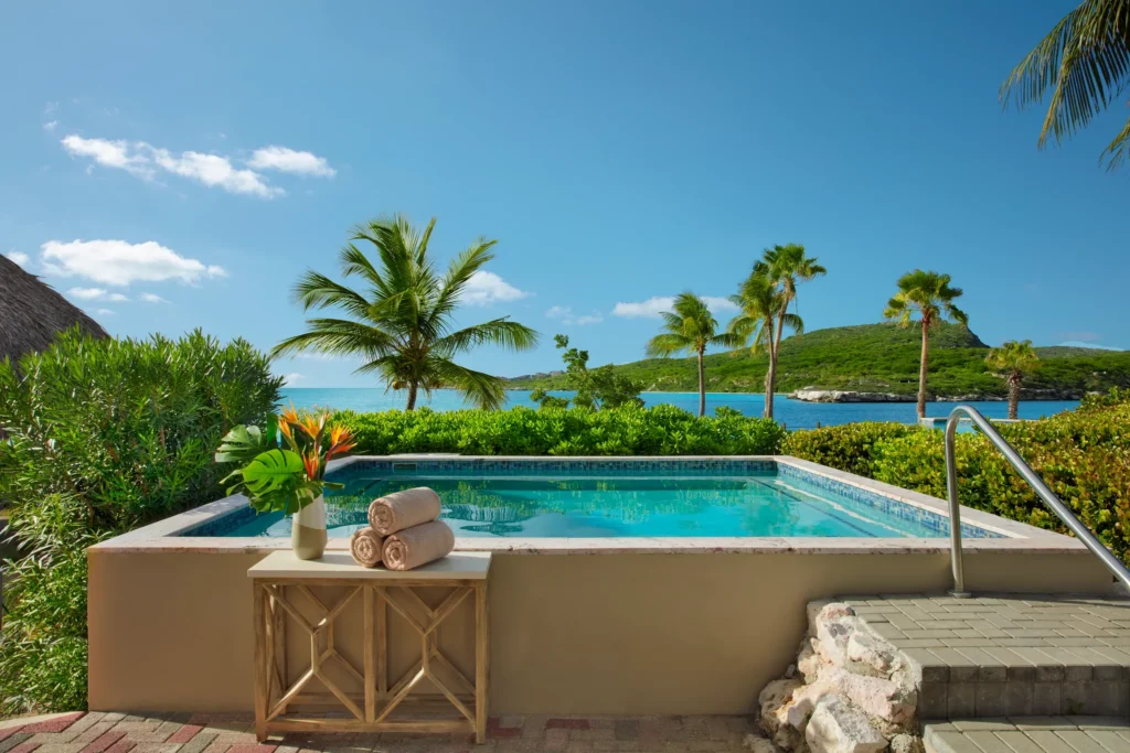 Private outdoor whirlpool with ocean view and tropical surroundings at Dreams Curaçao Resort.