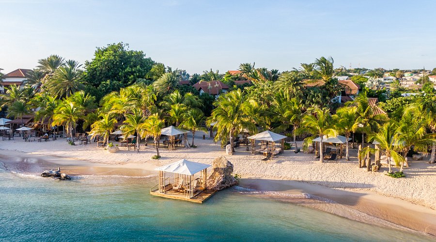 Baoase Luxury Resort Curaçao private beachfront villas with Balinese-inspired design, intimate pools, and exclusive Caribbean luxury.