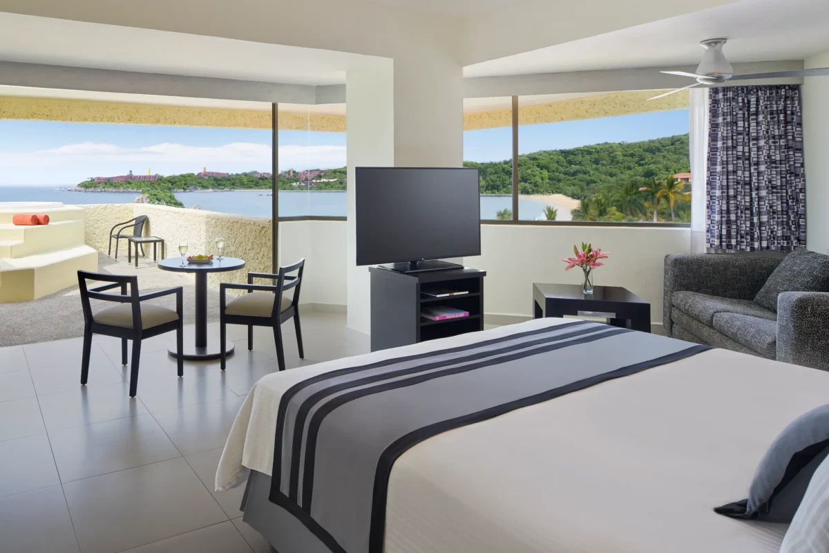 Preferred Club Junior Suite with king bed and oceanfront views at Dreams Huatulco Resort & Spa.