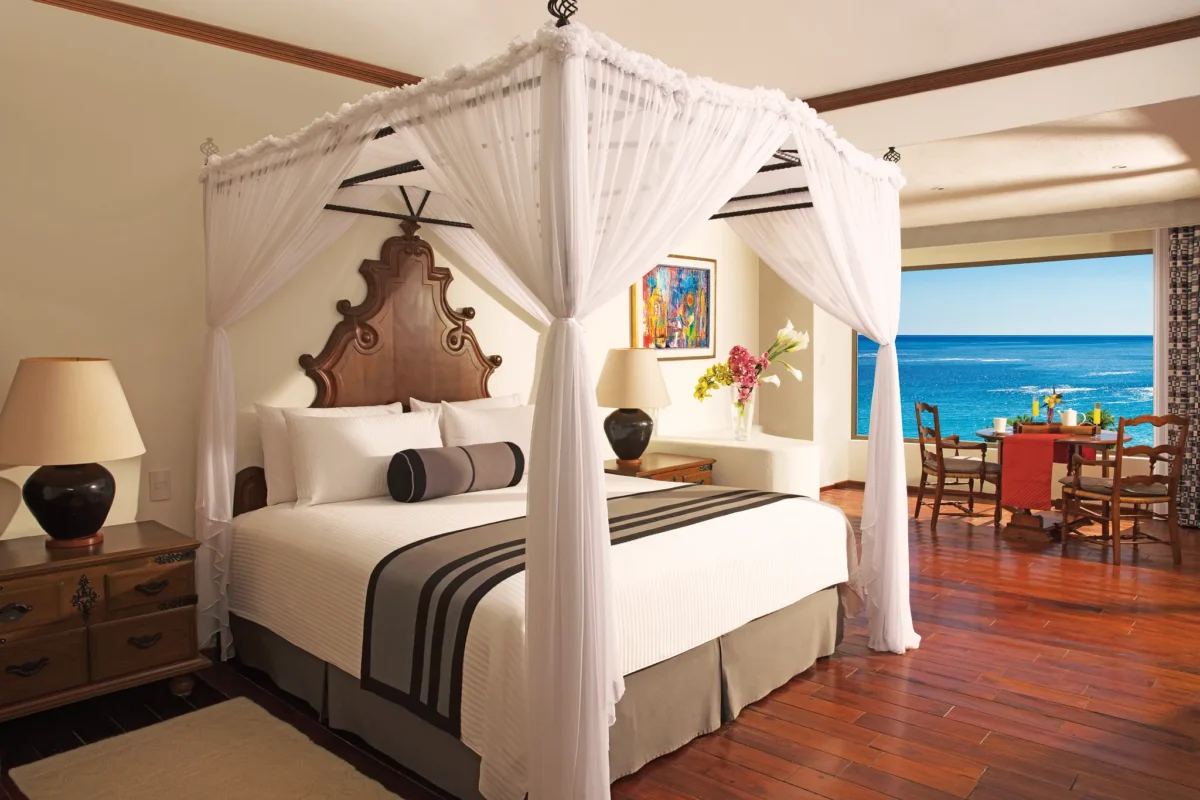 Preferred Club Presidential Suite bedroom with king-size bed and oceanfront views at Dreams Huatulco Resort & Spa.