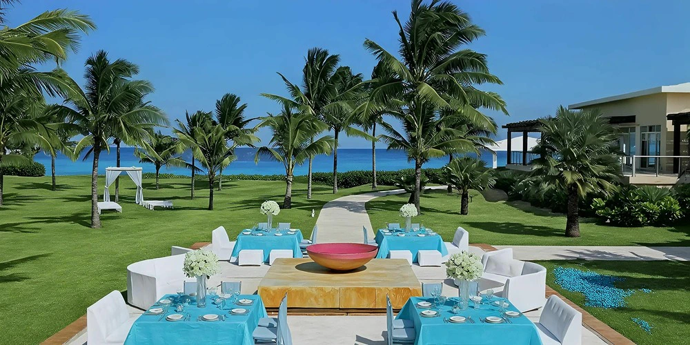 Fountain garden venue with ocean views at Dreams Jade Riviera Cancun