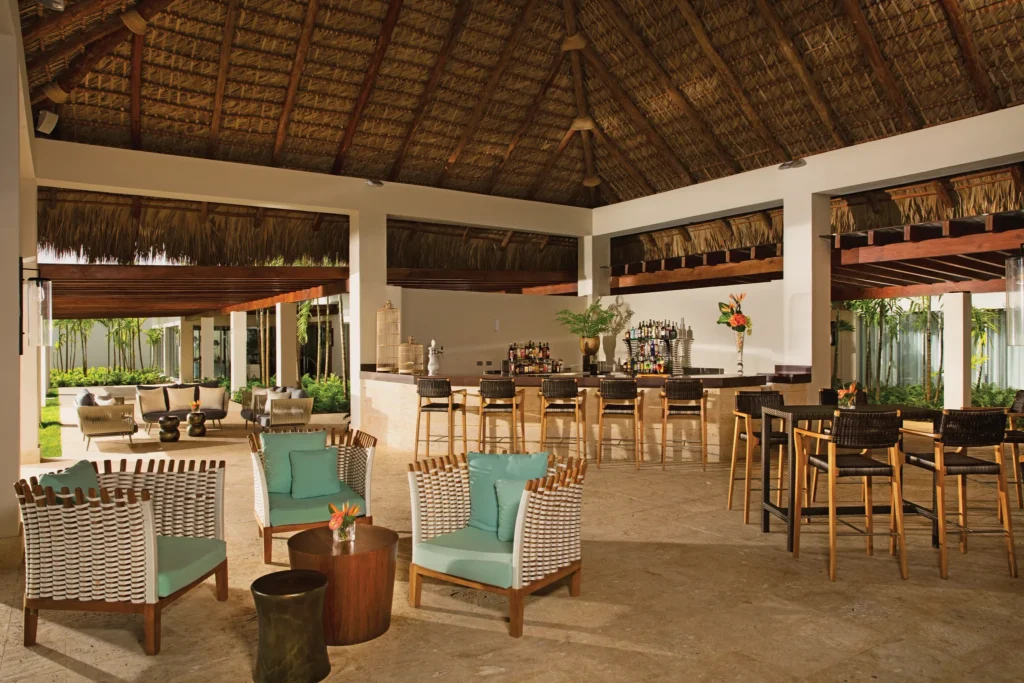 Prelude bar at Dreams Onyx Resort & Spa featuring a stylish lounge atmosphere, pre-dinner cocktails, and relaxed evening seating.