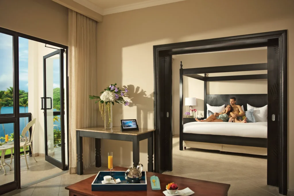 Couple enjoying breakfast in the Preferred Club Junior Suite Ocean View at Dreams Playa Bonita Panama.