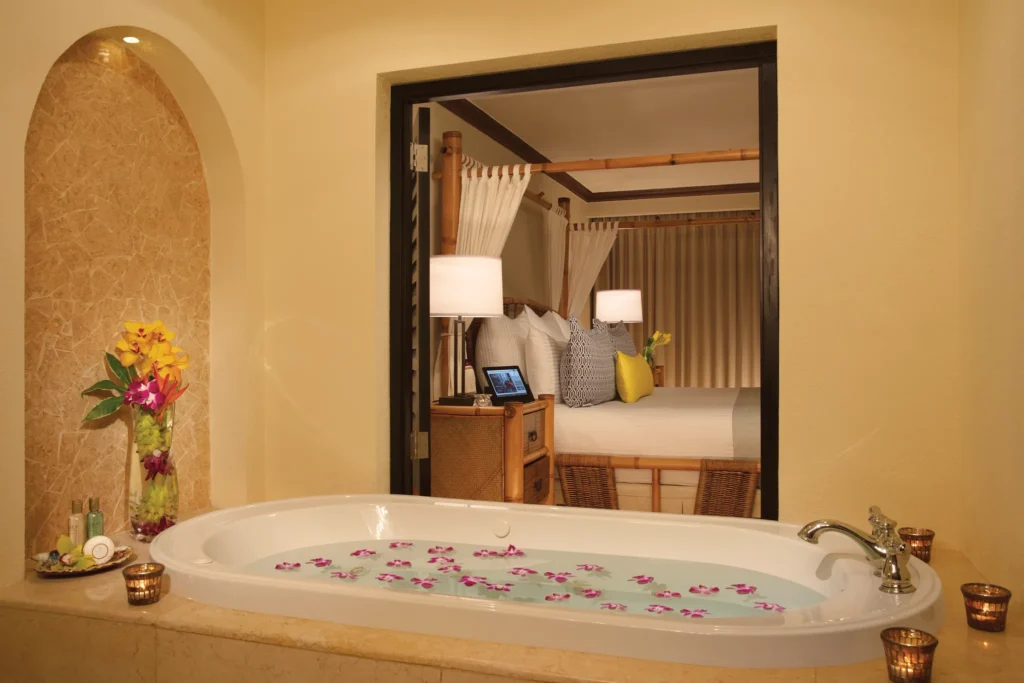 Preferred Club One-Bedroom Presidential Suite Ocean View whirlpool bathtub with rose petals at Dreams Playa Bonita Panama.