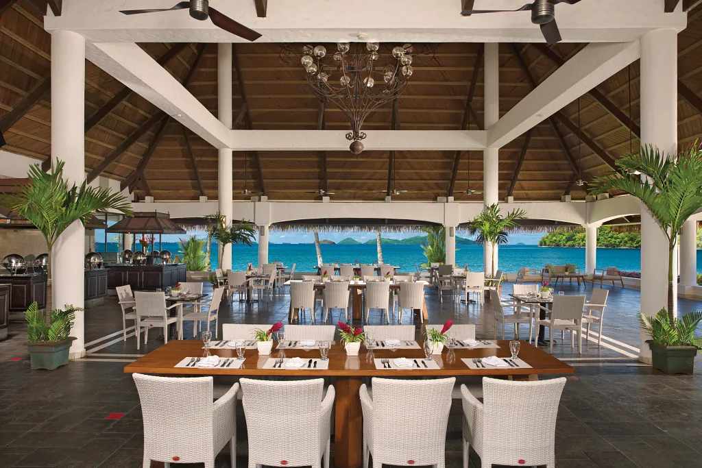 Seaside Grill at Dreams Playa Bonita Panama featuring open-air oceanfront dining, tropical cocktails, and grilled specialties by the sea.