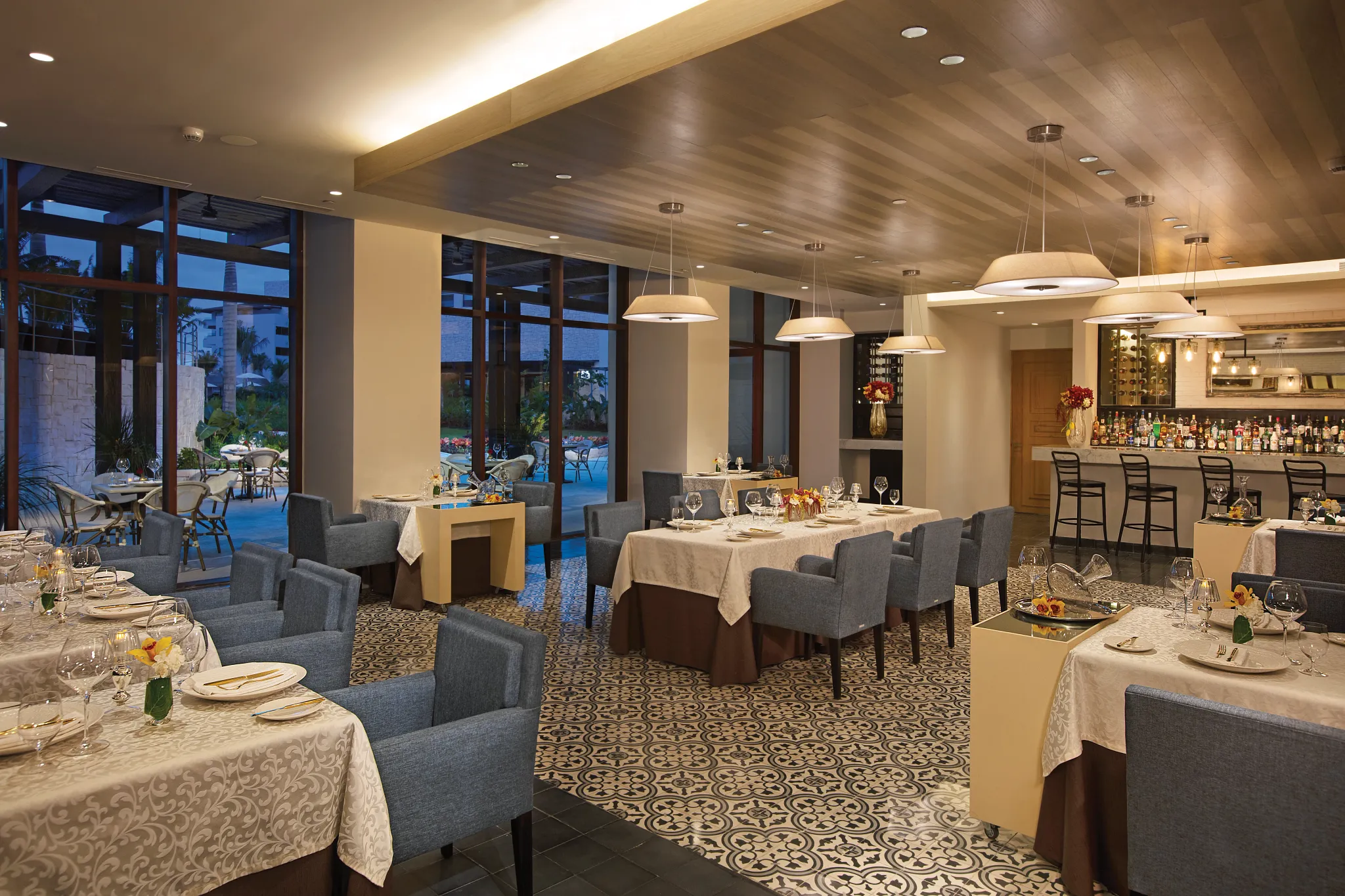 L'Etoile French fine dining restaurant at Dreams Playa Mujeres with elegant ambience for romantic dinners in Playa Mujeres