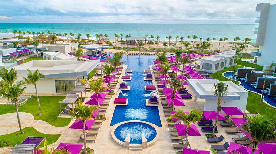 Planet Hollywood Cancun all-inclusive resort featuring Hollywood-themed entertainment, beachfront pools, and vibrant family atmosphere.