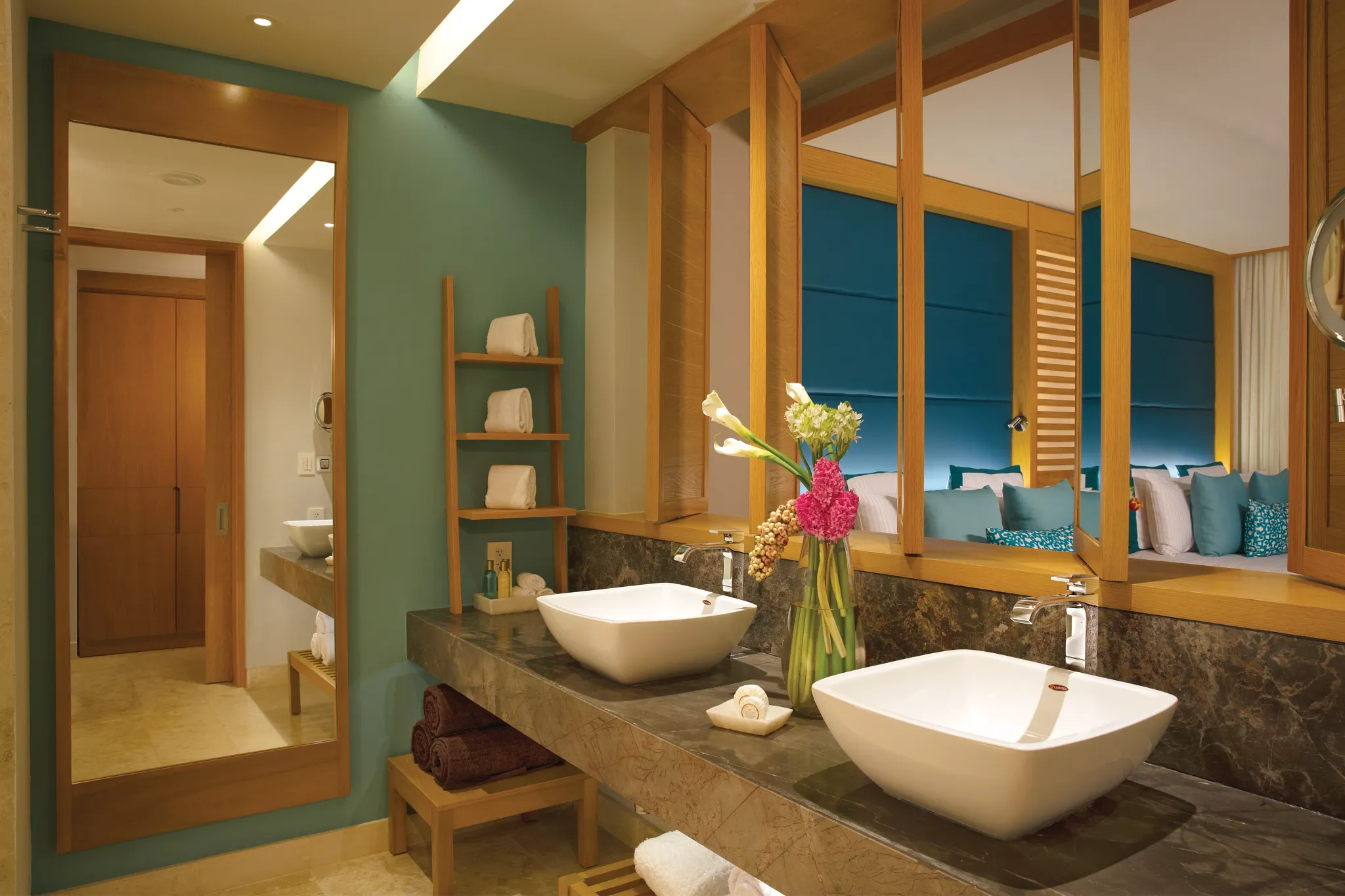Bathroom with double vanities in Preferred Club Junior Suite Ocean Front with Private Pool at Dreams Playa Mujeres.