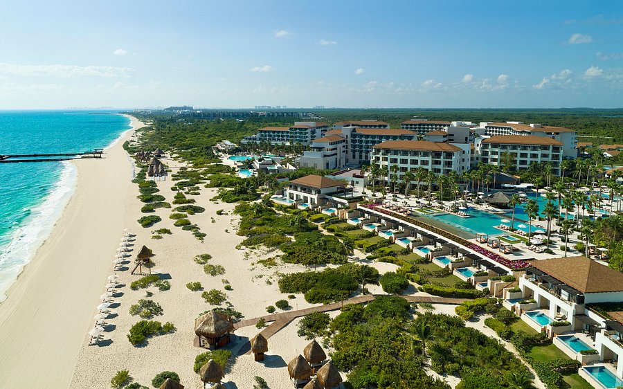 Secrets Playa Mujeres Golf & Spa Resort adults-only all-inclusive with infinity pools, luxury suites, and romantic beachfront setting.