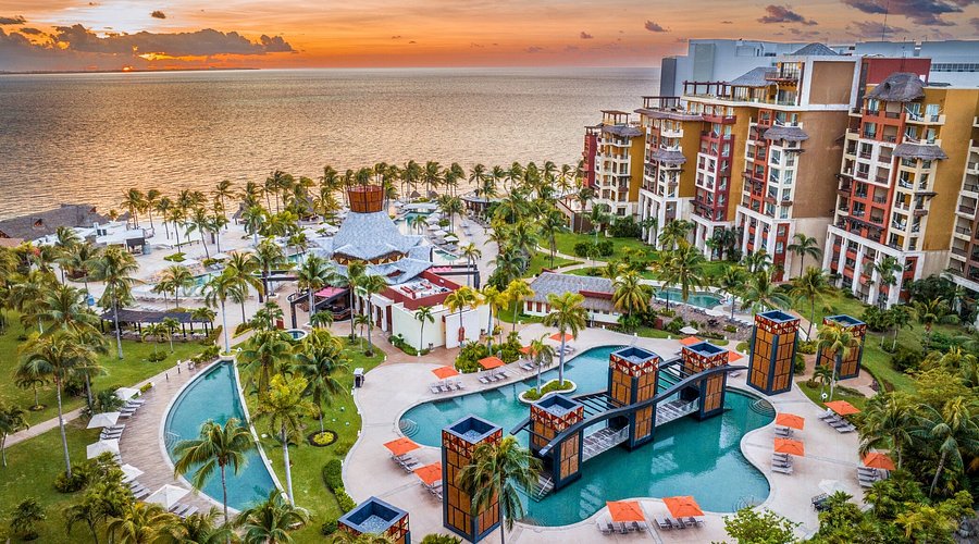 Villa del Palmar Cancun luxury beach resort with oceanfront pools, spacious suites, and all-inclusive dining in Cancun Hotel Zone.