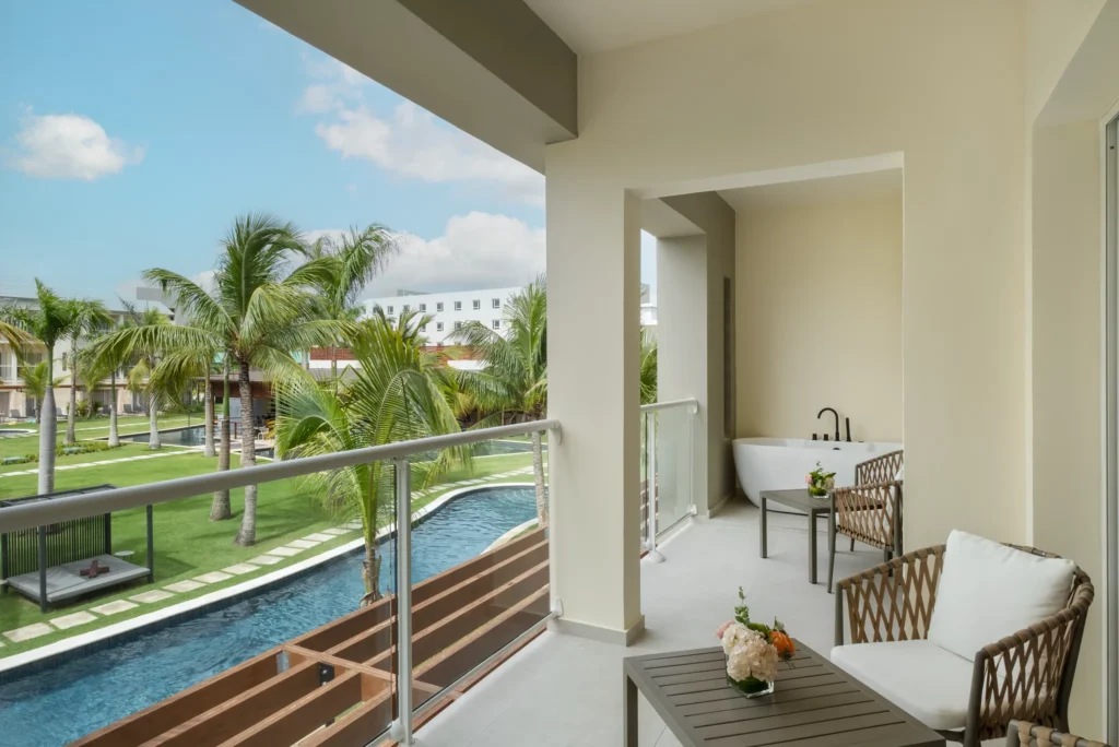 Preferred Club Premium Suite Garden View balcony with soaking tub and tropical garden views at Dreams Royal Beach Punta Cana.