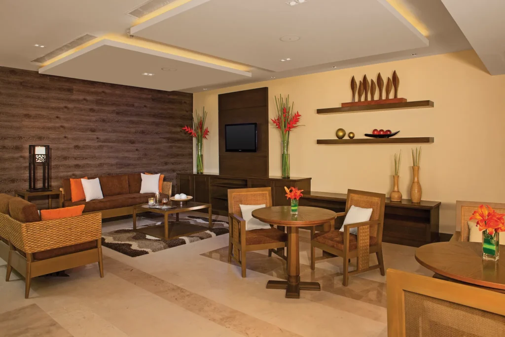 Preferred Club Bar lounge at Dreams Vallarta Bay Resort & Spa featuring comfortable seating, warm décor, and exclusive guest lounge setting.