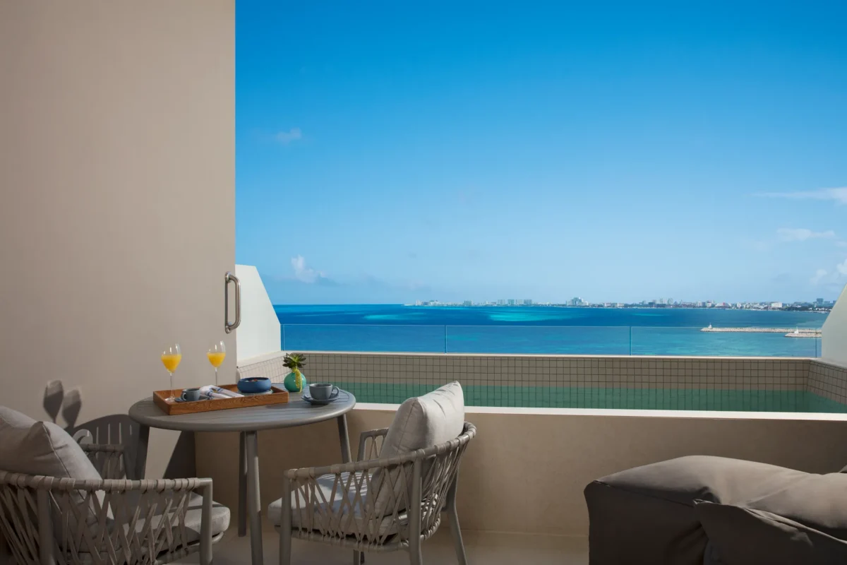 Preferred Club Deluxe Ocean View room with private plunge pool and oceanfront terrace at Dreams Vista Cancun.