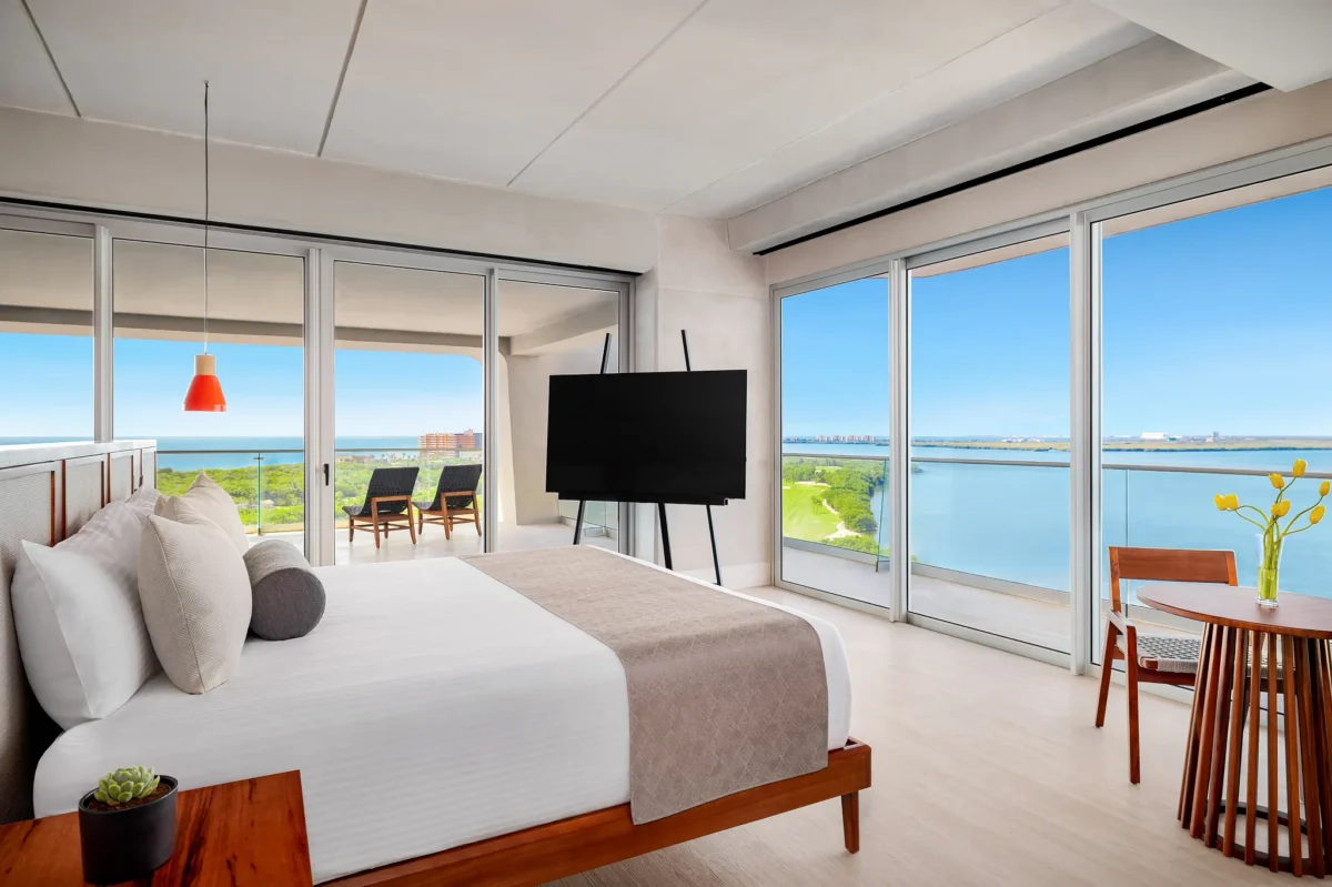 Vantage Club Master Suite Bay View bedroom with king bed and balcony access at Hyatt Vivid Grand Island.