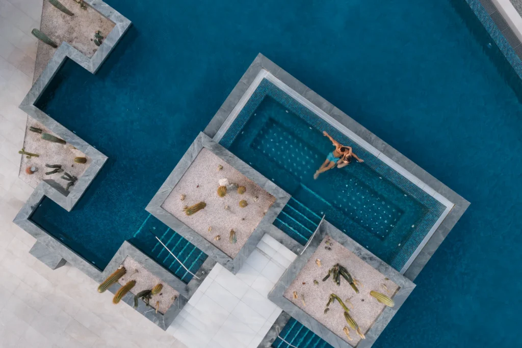 Couple relaxing in a private plunge pool overlooking Baby Beach in Aruba.