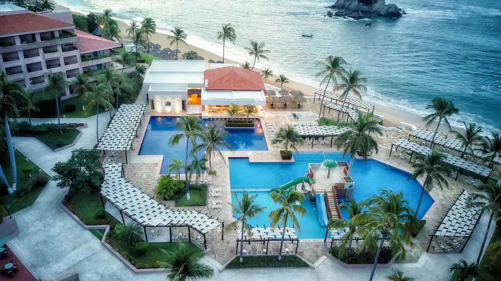 Barceló Huatulco family-friendly all-inclusive resort with pools, beach access, and tropical gardens on Mexico's Oaxacan coast.