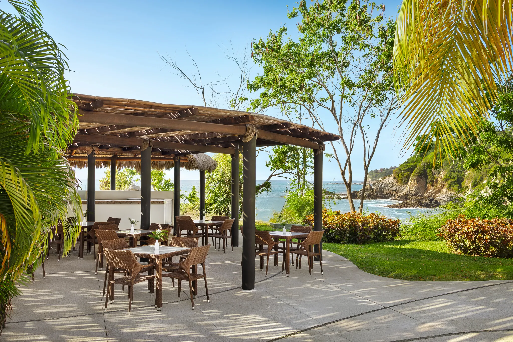 Barefoot Grill at Secrets Huatulco serving casual poolside and beachfront fare including burgers, tacos, and grilled favorites