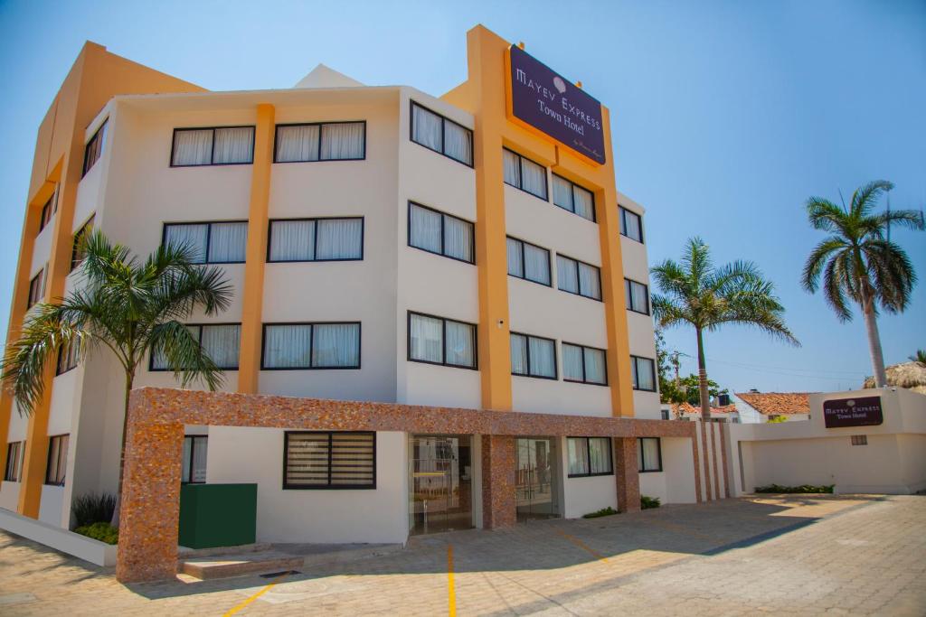 Mayev Express Hotel budget-friendly accommodation in La Crucecita, Huatulco with basic rooms and central town location.