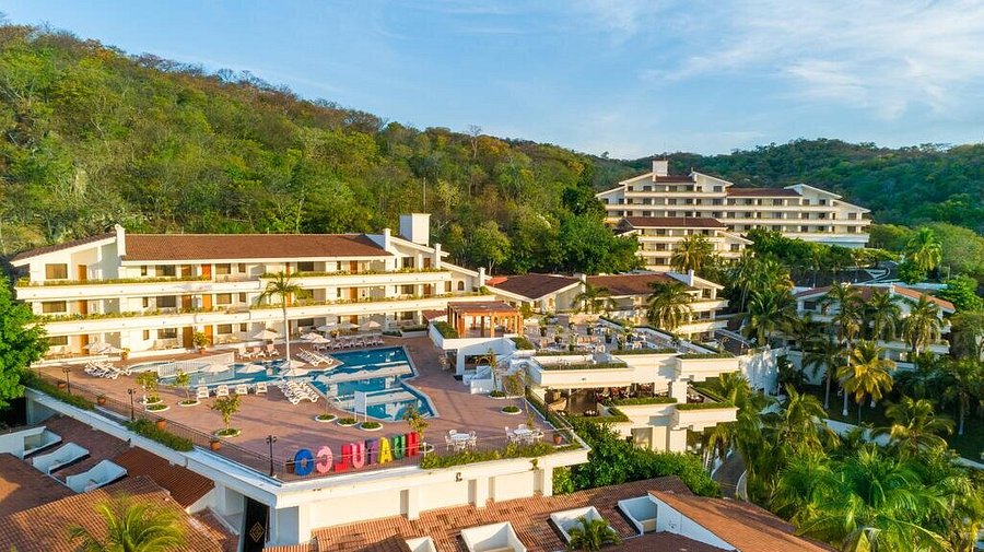 Park Royal Beach Huatulco family-friendly all-inclusive resort with pools, beach access, and tropical gardens in Tangolunda Bay, Mexico.