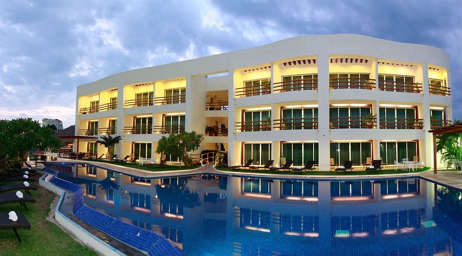 Princess Mayev Hotel boutique property in Huatulco with intimate setting, local charm, and budget-friendly accommodations near the bays.