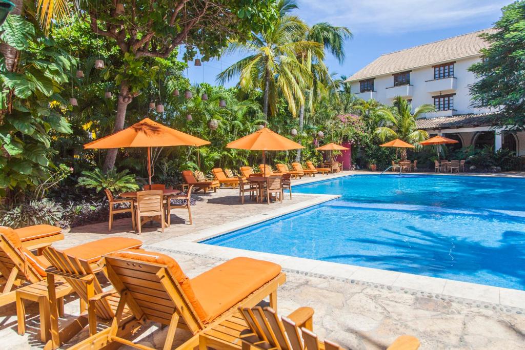 Villa Blanca Huatulco boutique hotel with intimate setting and personalized service near Huatulco's bays.