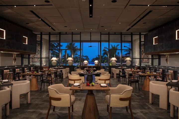 Suki Pan-Asian restaurant at Secrets Moxché Playa del Carmen offering sushi, Thai, and Asian fusion cuisine